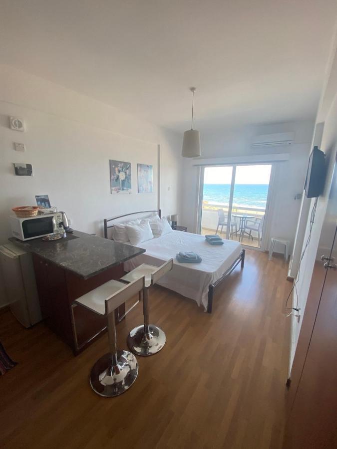 Alex Beach Apartment 33 Larnaca Bagian luar foto