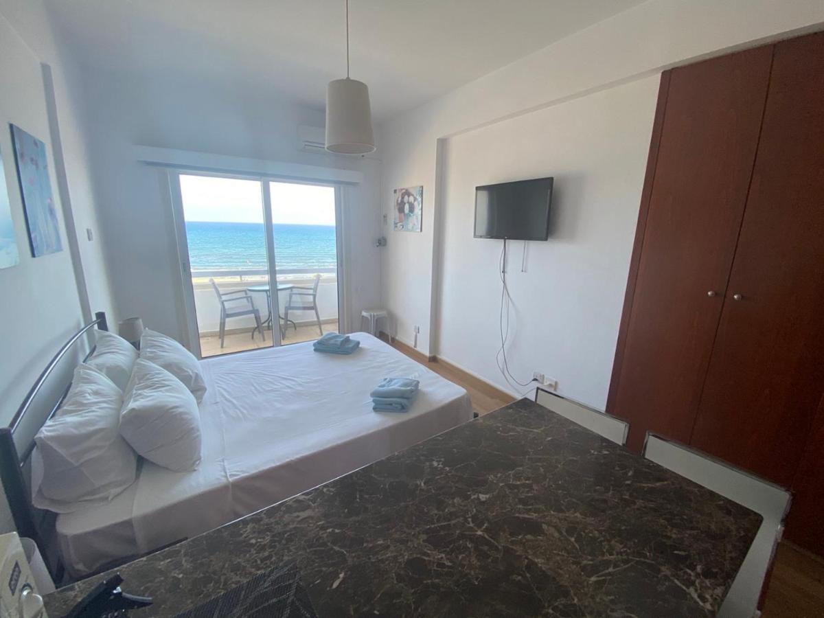 Alex Beach Apartment 33 Larnaca Bagian luar foto