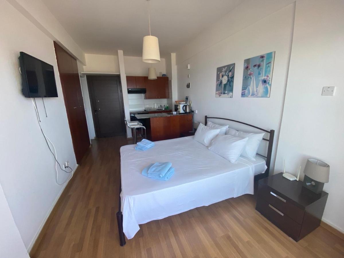 Alex Beach Apartment 33 Larnaca Bagian luar foto