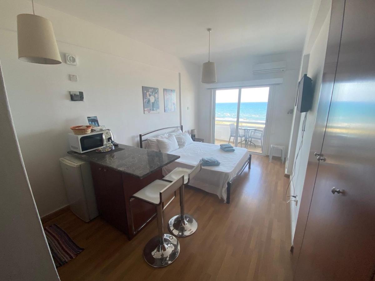 Alex Beach Apartment 33 Larnaca Bagian luar foto