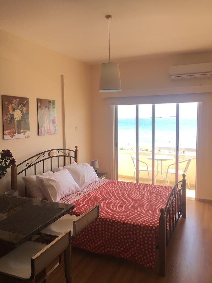 Alex Beach Apartment 33 Larnaca Bagian luar foto