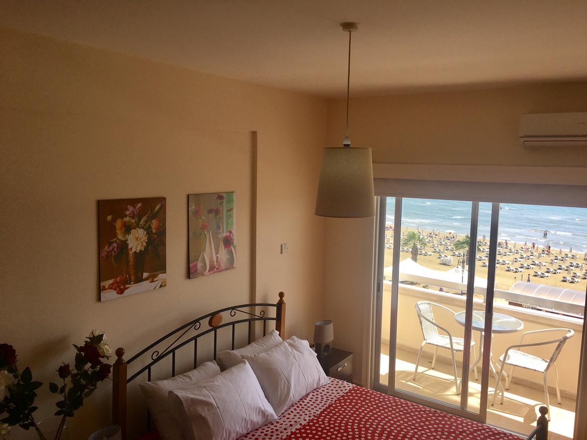 Alex Beach Apartment 33 Larnaca Bagian luar foto