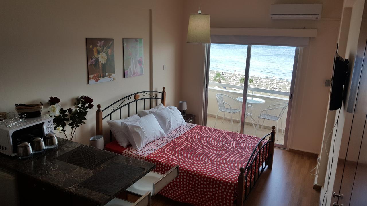 Alex Beach Apartment 33 Larnaca Bagian luar foto