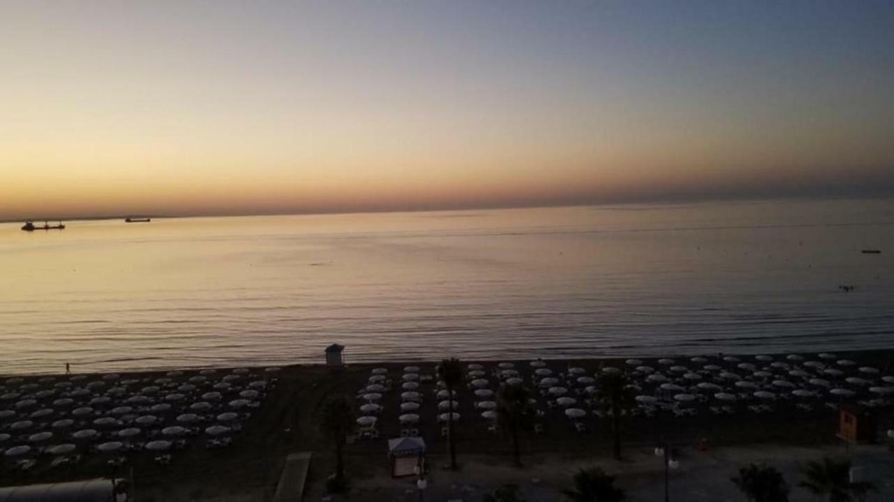 Alex Beach Apartment 33 Larnaca Bagian luar foto